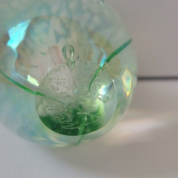 Mount St Helen's 87 Art Glass Egg Paperweight Green - Picture 4 of 7